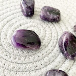 Amethyst (dunkel) Trommelstein
